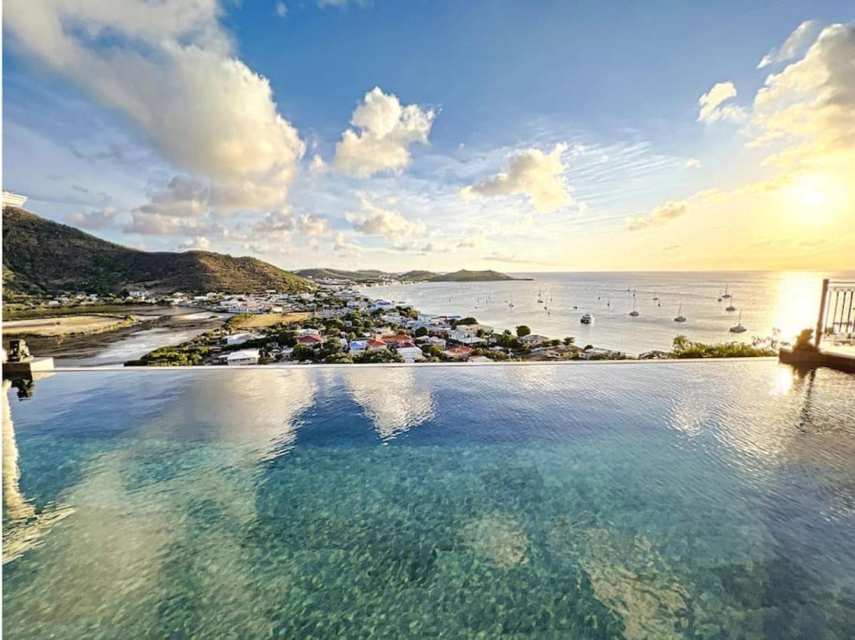 Blue Room In A Shared Villa Diamant With Communal Pool And Sea View Гран-Каз Экстерьер фото